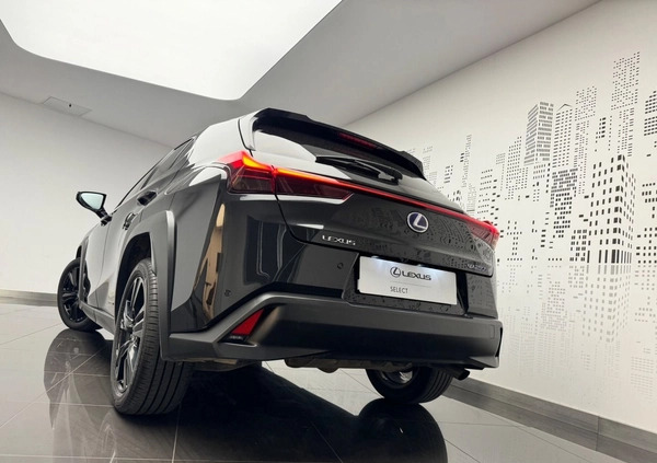 Lexus UX cena 147900 przebieg: 33163, rok produkcji 2021 z Brzeziny małe 466